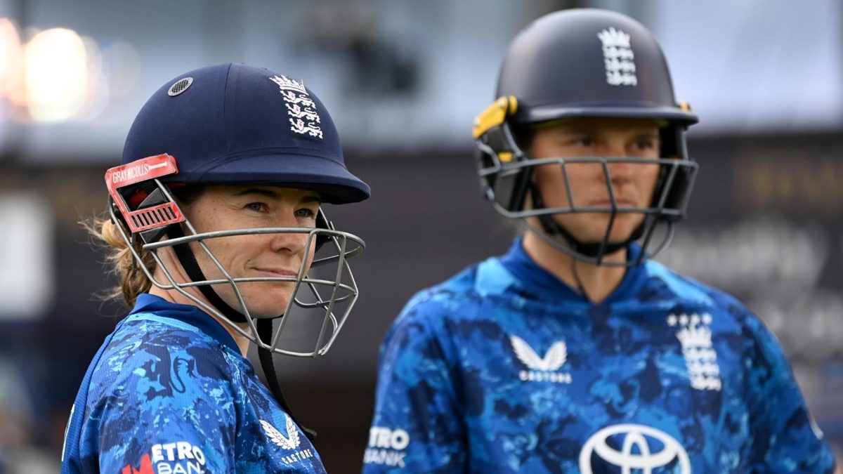 Amy Jones Tammy Beaumont open the batting for England