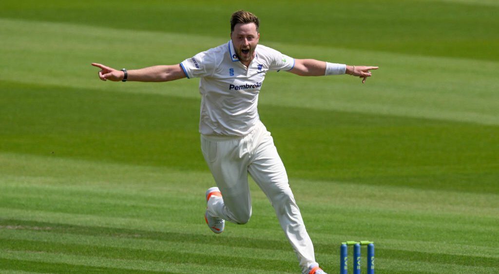 Ollie Robinson finds form to lead Sussex to thrilling victory over Yorkshire
