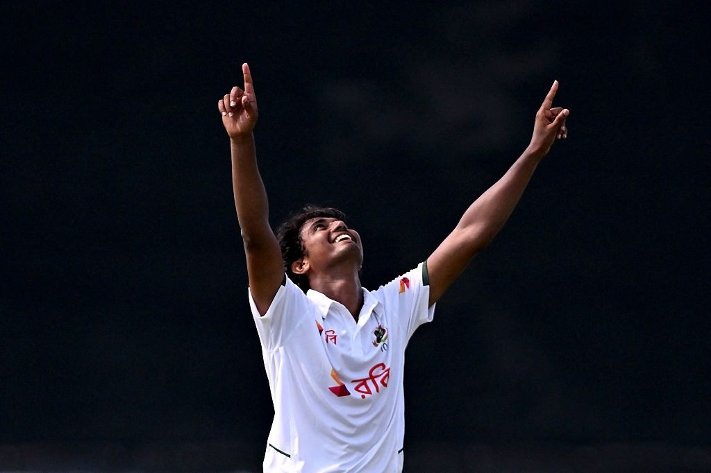 A weakened Bangladesh are dominating Australia in Australia, what a world