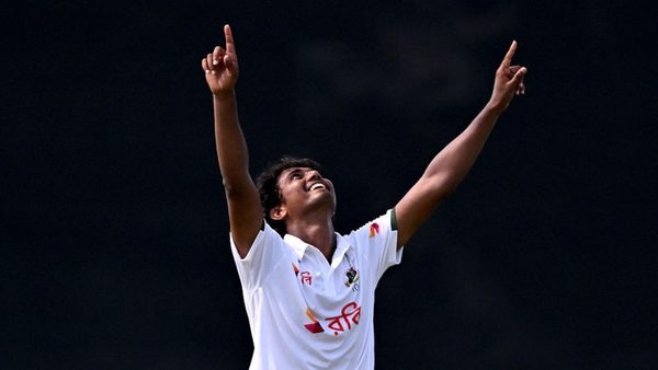 a-weakened-bangladesh-are-dominating-australia-in-australia-what-a-world.Click to read full article.