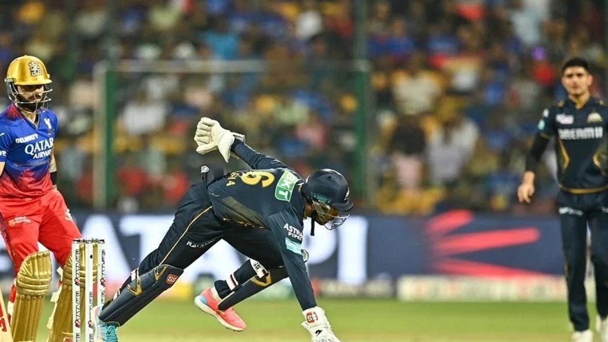 RCB vs GT live score