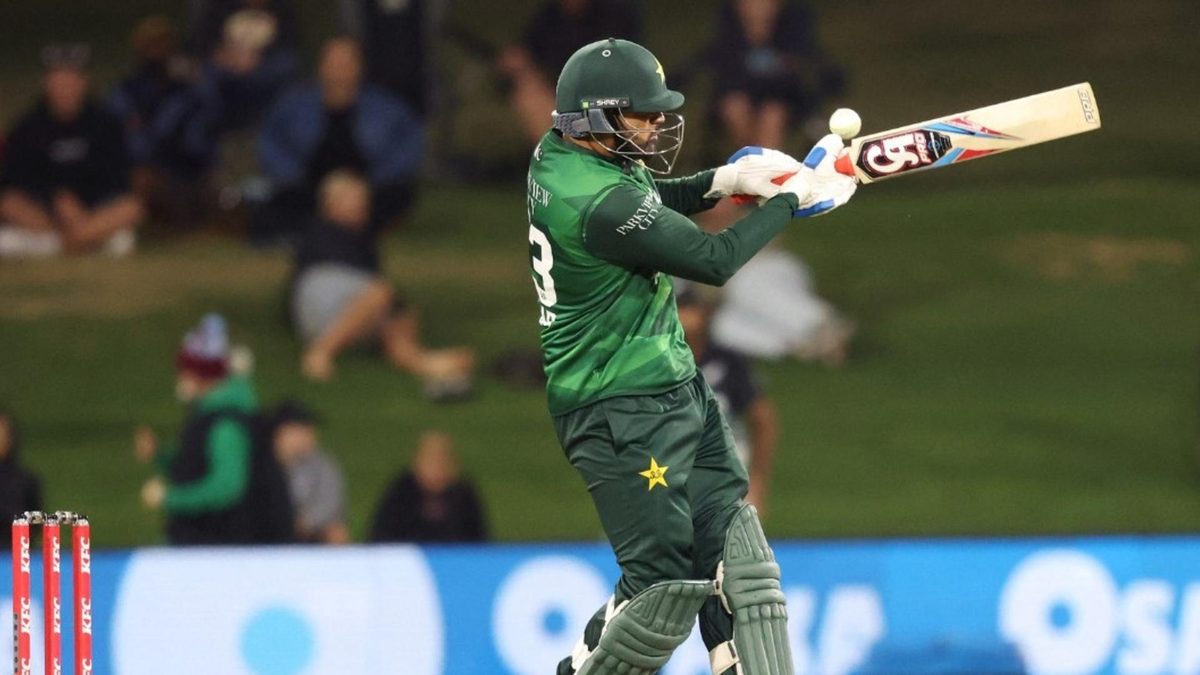 Pakistan Shaheens’ Abdul Samad played a lone hand in taking his team to a competitive 178-5 during a clash with Melbourne Renegades Academy in the Top End T20 Series.