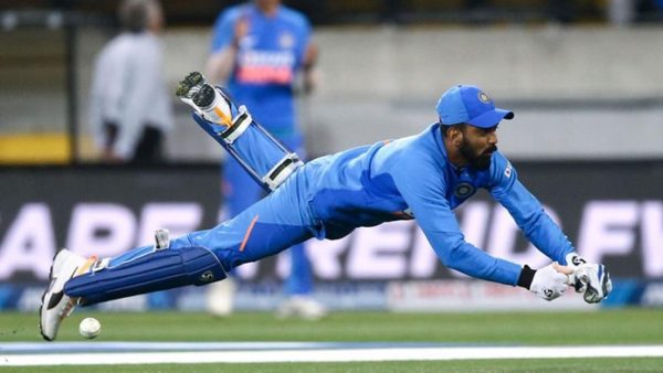 kl-rahul-wicketkeeping-dhoni-india-pressure.Click to read full article.