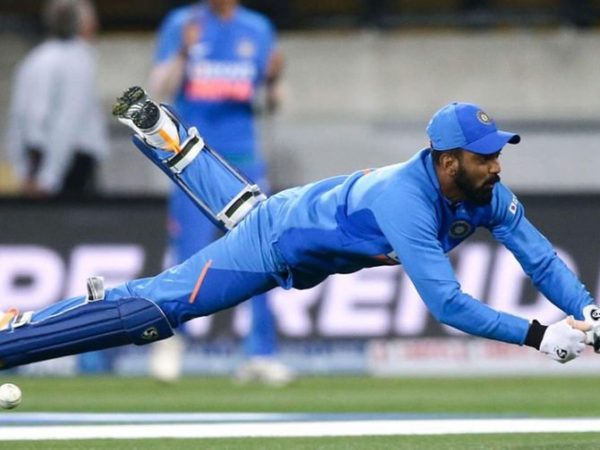 kl-rahul-wicketkeeping-dhoni-india-pressure.Click to read full article.