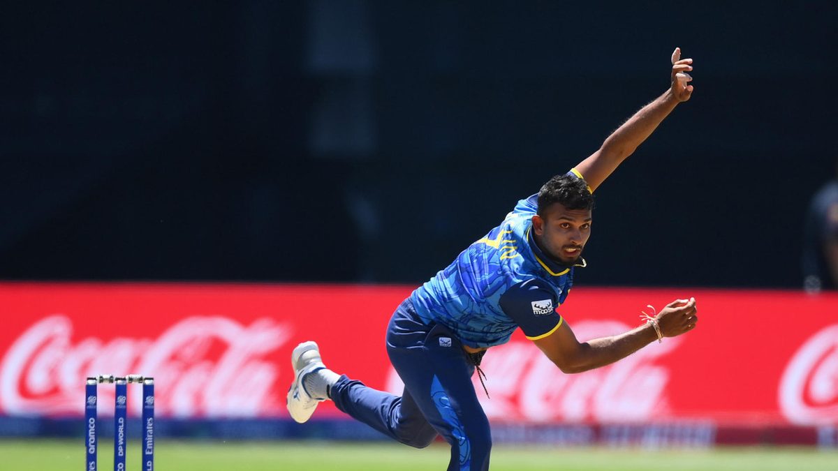 Dasun Shanaka of Sri Lanka in bowling action during the ICC Men's T20 Cricket World Cup West Indies & USA 2024 match between Sri Lanka and South Africa at Nassau County International Cricket Stadium on June 03, 2024 in New York, New York