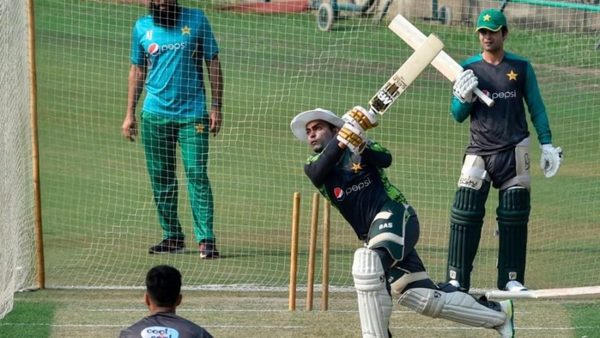 umar-akmal-ahmed-shehzad-return-to-pakistan-t20i-fold.Click to read full article.