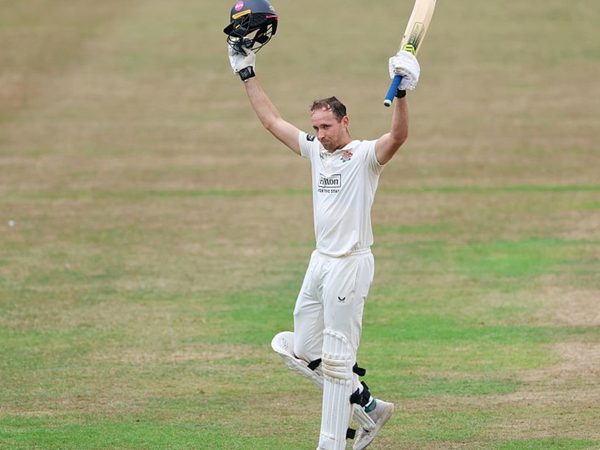 england-discarded-hyderabad-hero-tom-hartley-blasts-maiden-first-class-century-no10-county-championship.Click to read full article.