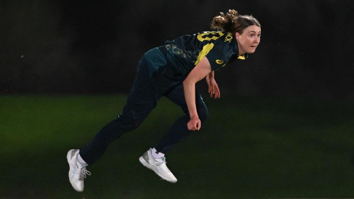 Australian pacer Tayla Vlaeminck suffered a serious injury during her side's T20 World Cup game against Pakistan on Friday, dislocating her right shoulder.