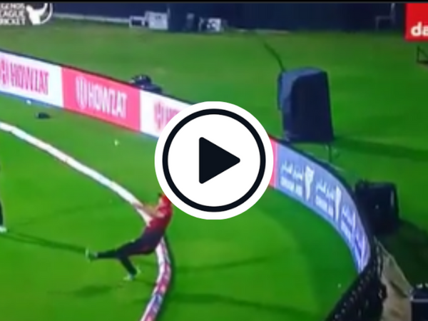 watch-screaming-eagle-kevin-pietersen-makes-excellent-save-inches-from-boundary-rope-to-set-up-relay-catch.Click to read full article.