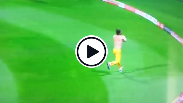 watch-fielder-changing-jersey-on-field-concedes-a-boundary-in-t10-league.Click to read full article.