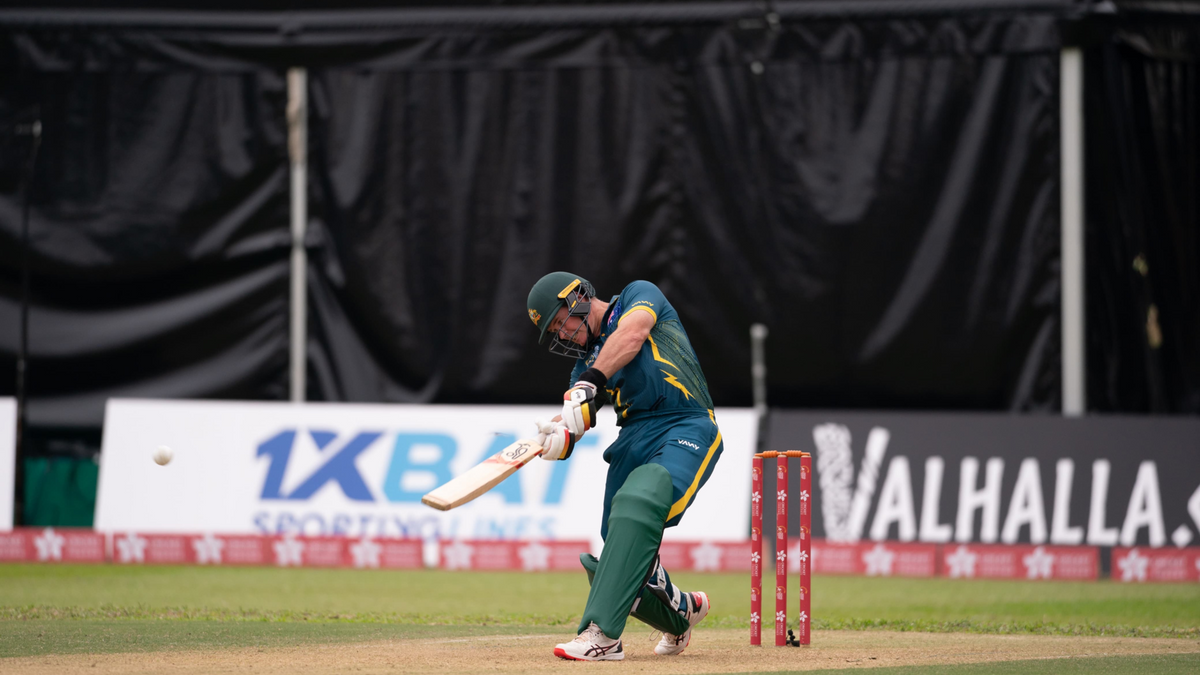 Daniel Christian playing a shot en route to his 53* during the first Hong Kong Super Sixes quarterfinal