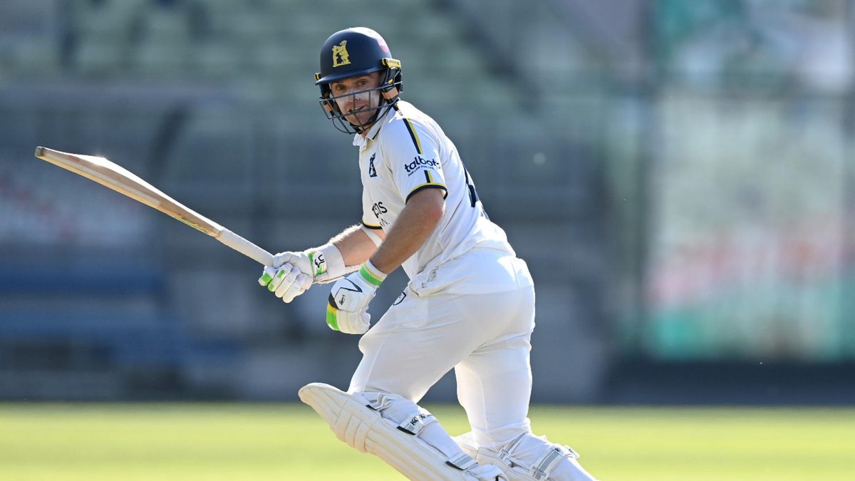 Tom Latham of Warwickshire celebrates bats during the Rothesay County Championship match between Warwickshire and Surrey at Edgbaston on May 09, 2025 in Birmingham, England