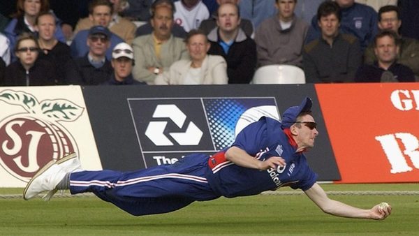 my-favourite-photo-kirtley-pulls-off-a-one-handed-stunner.Click to read full article.