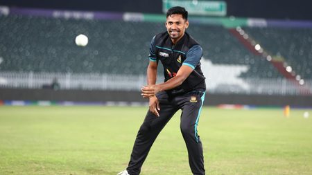 highest-wicket-takers-in-t20-cricket-full-list-pakistan-seamer-mohammad-amir-becomes-fifth-fast-bowler-to-reach-400.Click to read full article.