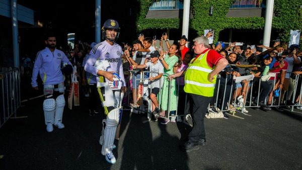 india-ban-open-training-sessions-after-selfie-requests-and-demeaning-remarks-in-adelaide.Click to read full article.