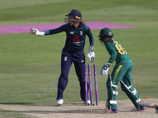 sarah-taylor-stumping.Click to read full article.
