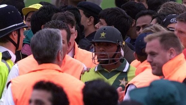 when-saqlain-mushtaq-wife-saved-him-from-angry-fans-after-1999-world-cup-final-loss.Click to read full article.