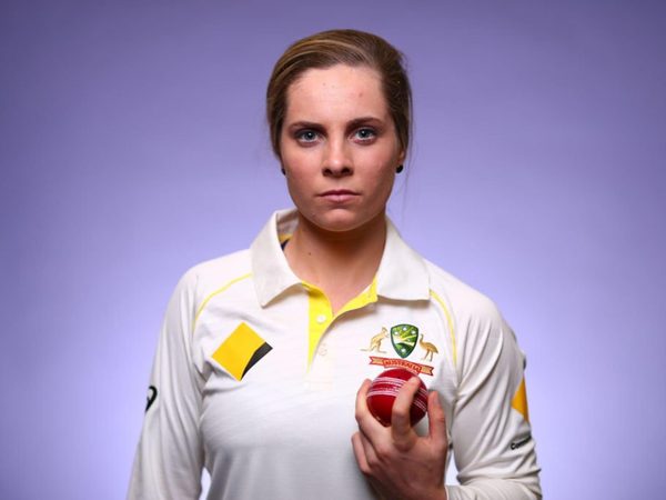 sophie-molineux-ashes-test.Click to read full article.