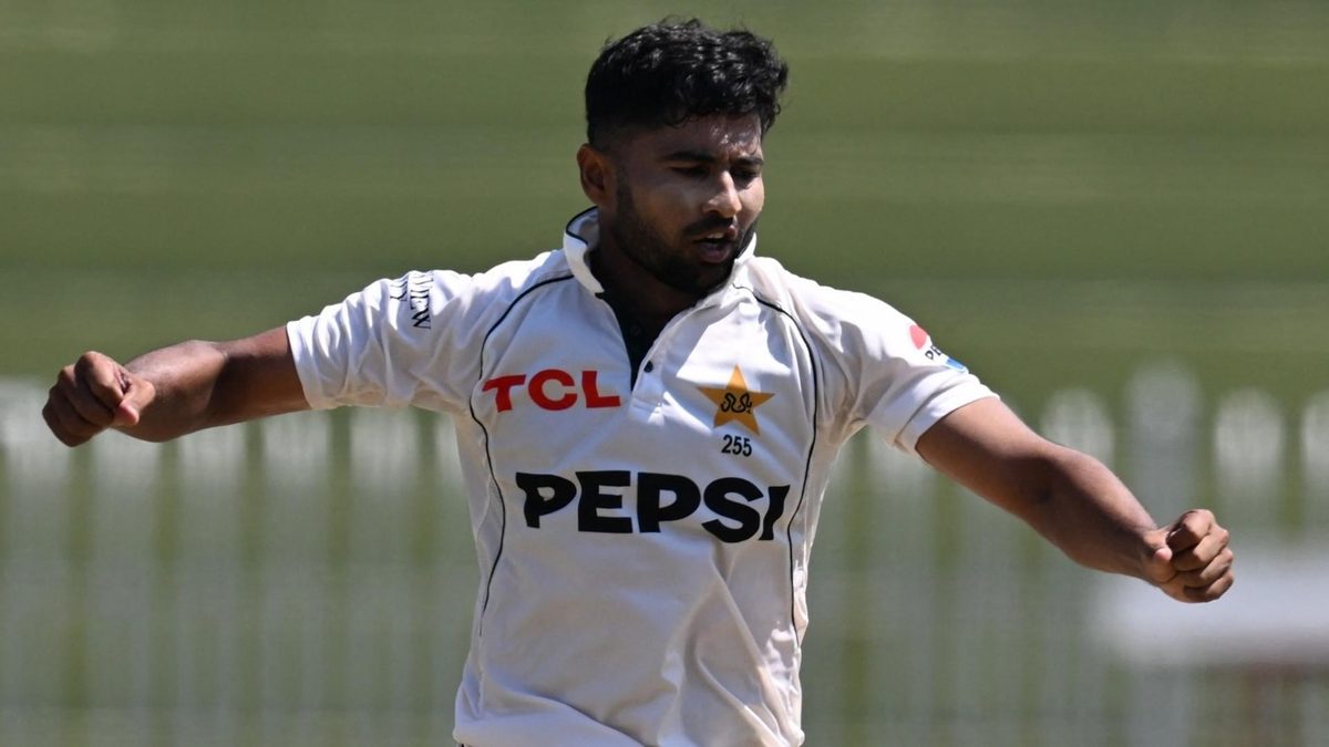 Khurram Shahzad celebrates taking a wicket