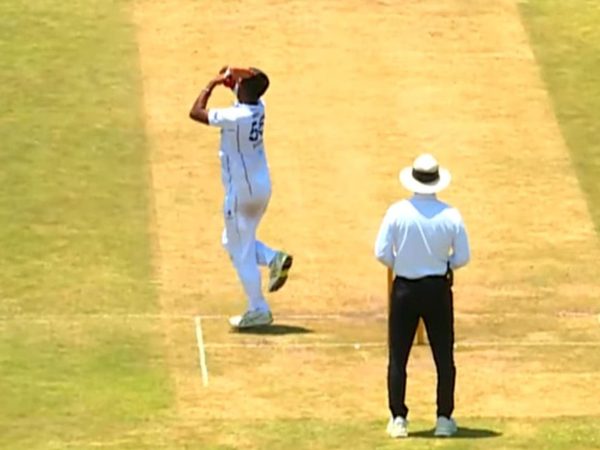 sri-lanka-college-spinner-attempts-usman-tariq-like-pause-in-bowling-action-umpire-calls-dead-ball-video.Click to read full article.