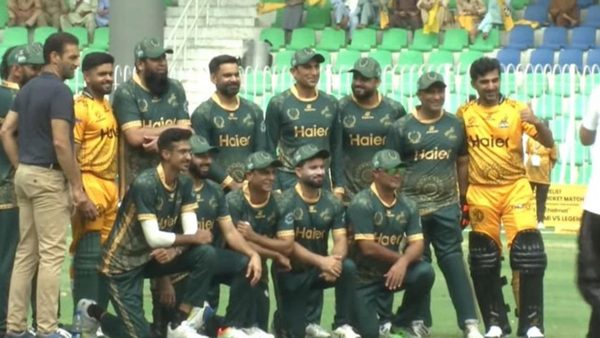 watch-live-peshawar-zalmi-vs-legends-xi-exhibition-match-babar-azam-shoaib-akhtar-in-action.Click to read full article.