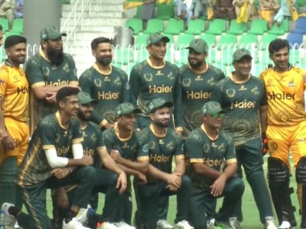 watch-live-peshawar-zalmi-vs-legends-xi-exhibition-match-babar-azam-shoaib-akhtar-in-action.Click to read full article.