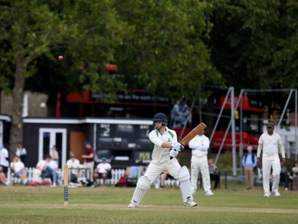 theres-no-way-im-walking-across-london-in-full-whites.Click to read full article.