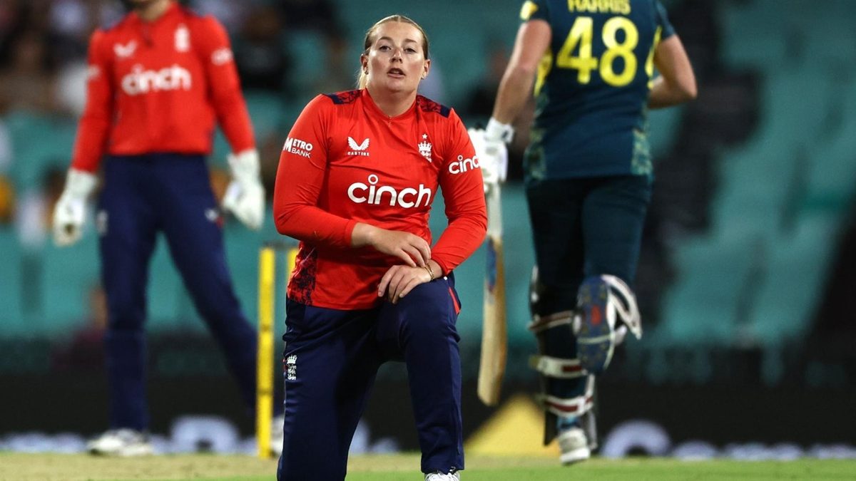 Sophie Ecclestone injured out of England squad