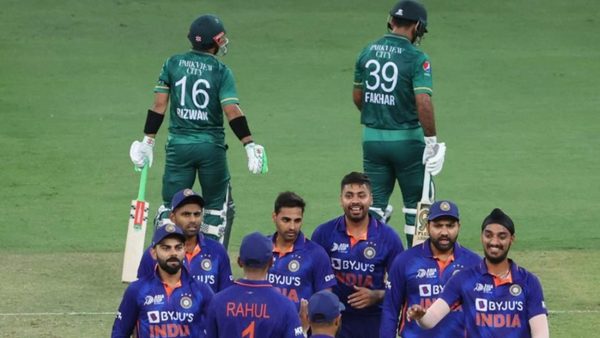 hats-off-to-him-fakhar-zaman-commended-for-fantastic-sportsmanship-after-walking-before-india-fielders-appeal.Click to read full article.