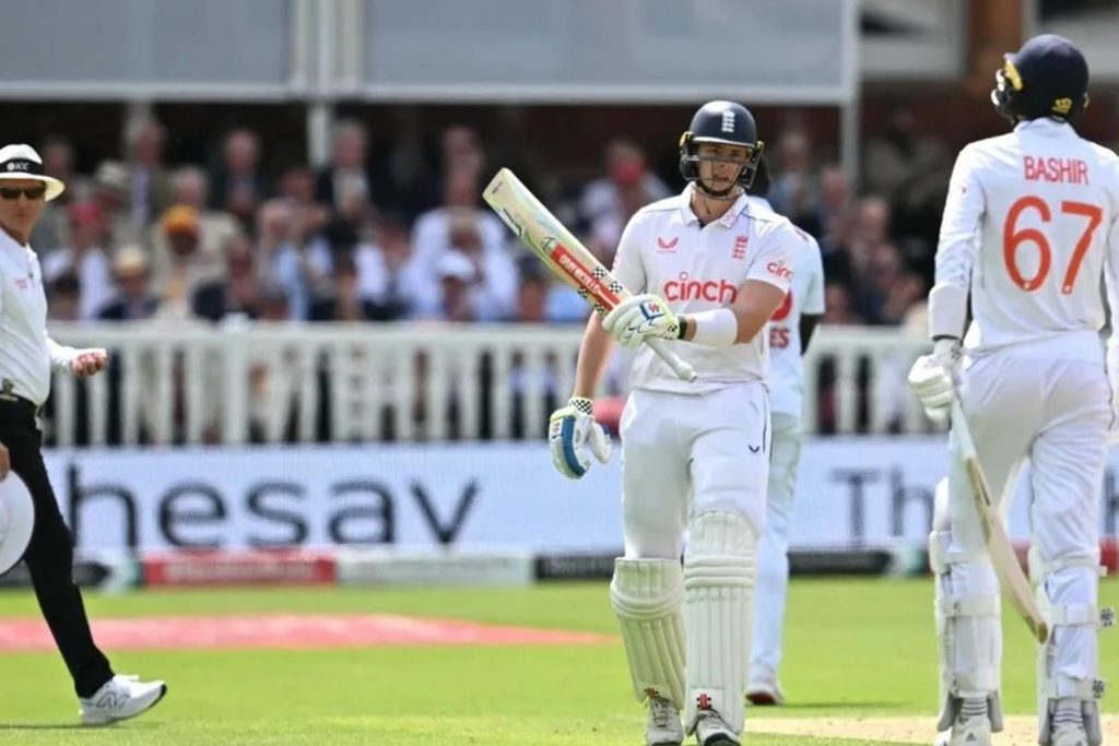 Jamie Smith ticks through the gears to cap off England's stroll