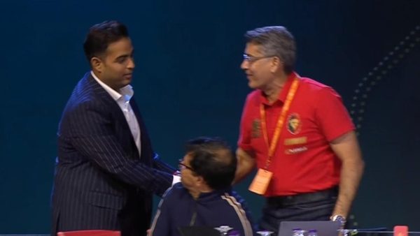 secret-agreement-mi-owner-shakes-hands-with-rcb-for-not-using-rtm-on-will-jacks.Click to read full article.