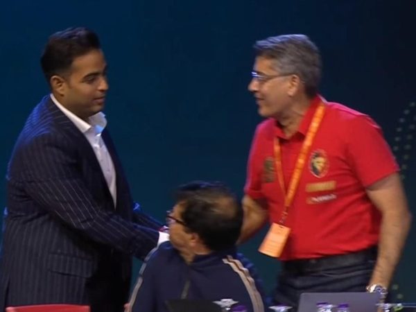 secret-agreement-mi-owner-shakes-hands-with-rcb-for-not-using-rtm-on-will-jacks.Click to read full article.