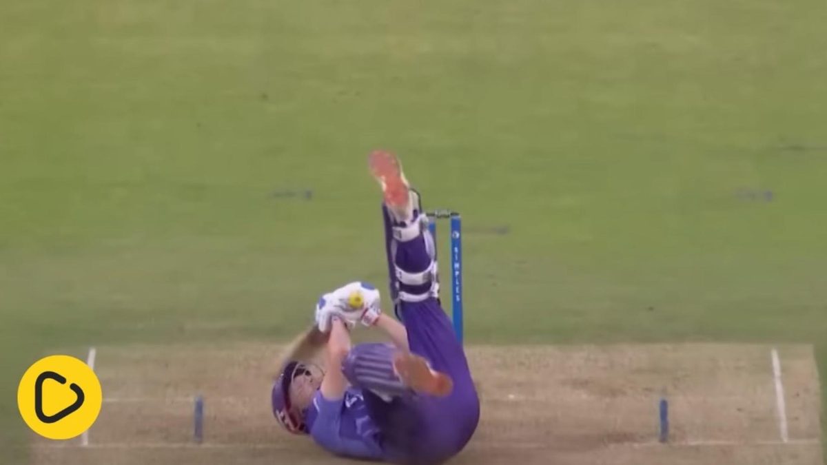 Harry Brook takes on Tim Southee