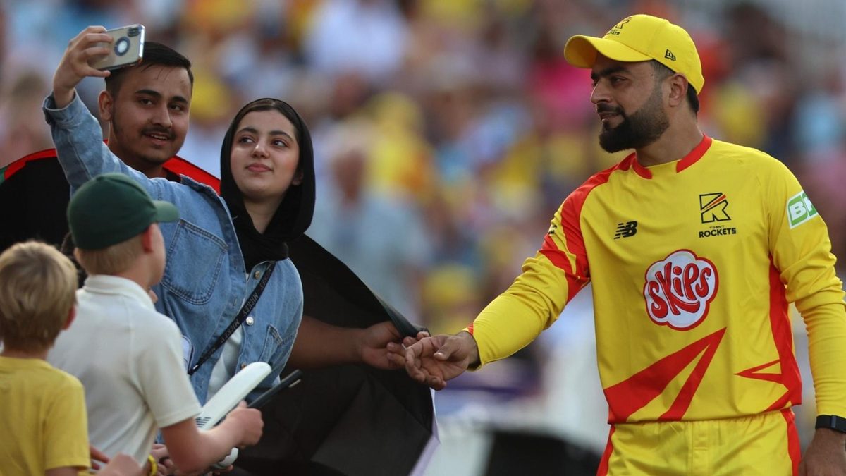 Rashid Khan poses for photo