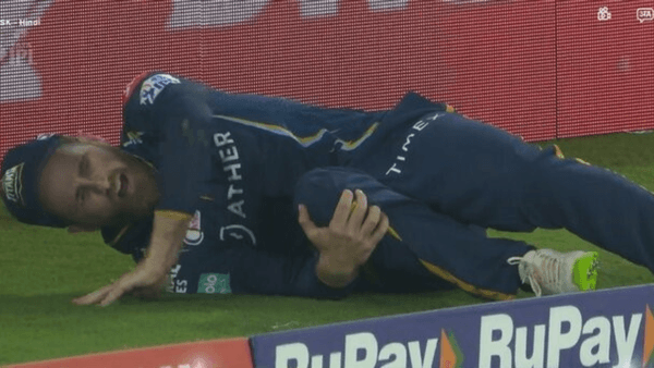 kane-williamson-completes-spectacular-six-save-leaves-field-injured-awkward-landing-knee.Click to read full article.