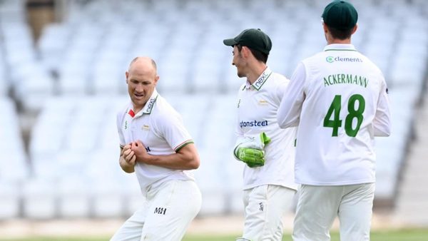 watch-leicestershire-bowler-hits-batsman-with-dangerous-throw.Click to read full article.