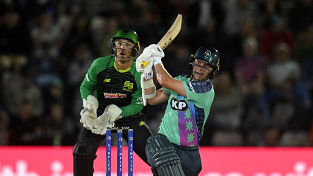 Sam Curran of Oval Invincibles bats as wicket keeper Laurie Evans of Southern Brave looks on during the The Hundred match between Southern Brave Men and Oval Invincibles Men at Utilita Bowl on August 18, 2025 in Southampton, England