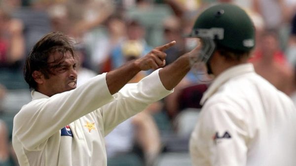 when-shoaib-akhtar-bowled-a-deliberate-beamer-at-yorkshires-no-11.Click to read full article.