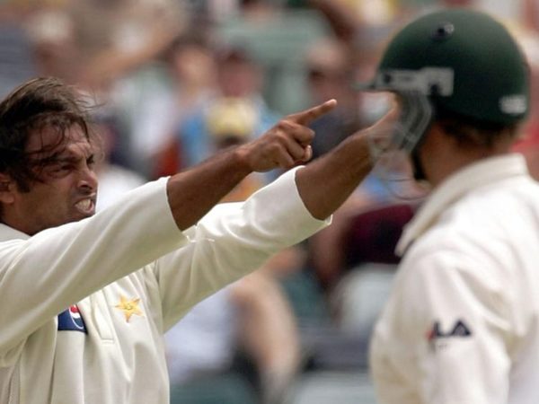 when-shoaib-akhtar-bowled-a-deliberate-beamer-at-yorkshires-no-11.Click to read full article.