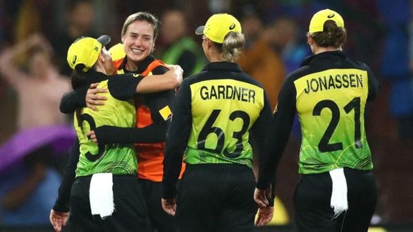 what-a-bloody-legend-perry-and-gilchrist-in-heart-warming-exchange-after-world-cup-injury.Click to read full article.