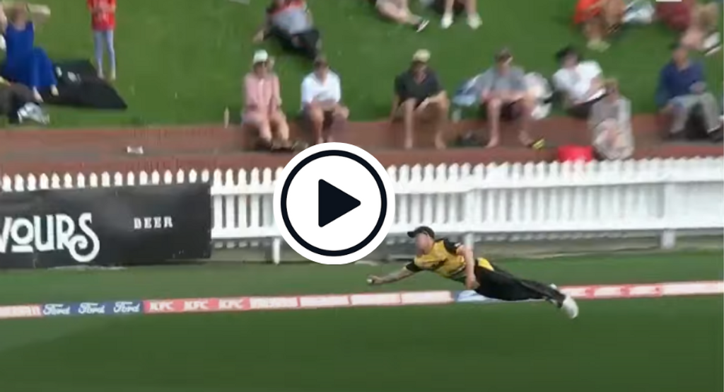 Watch: Incredible Super Smash grab hailed as among the best outfield catches ever