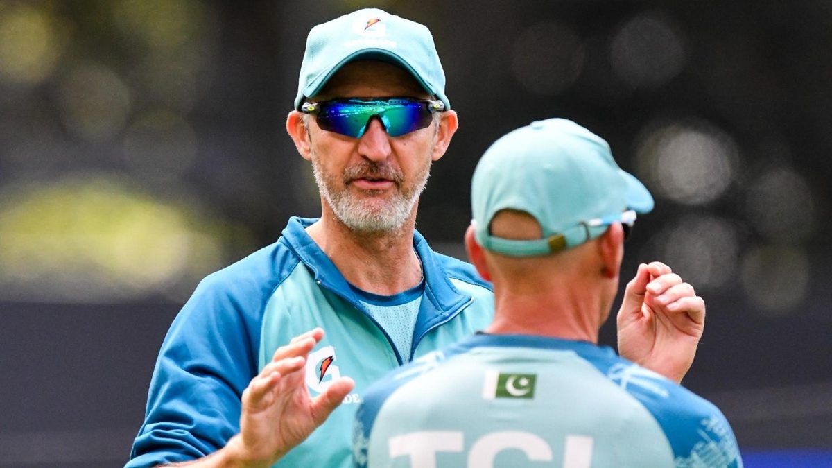 Jason Gillespie has urged ex-players to tone down negativity around Pakistan cricket