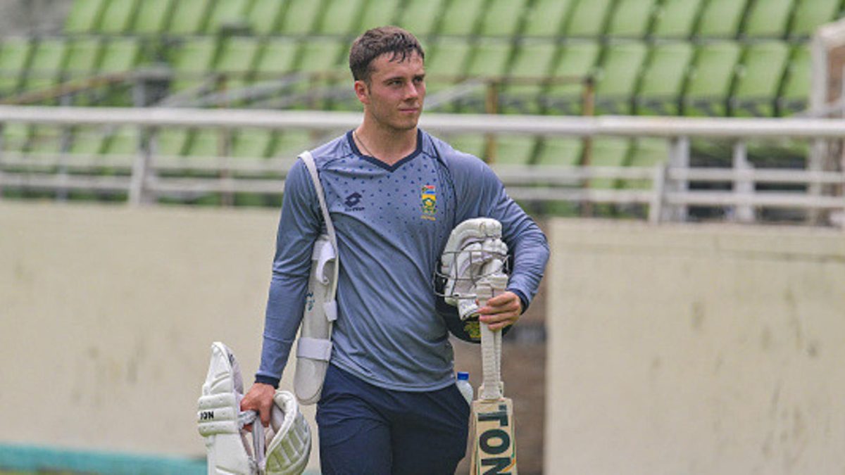 South Africa make seven changes for first Zimbabwe Test