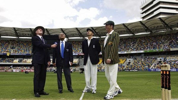 anderson-hussain-trolls-with-a-picture-of-infamous-ashes-toss.Click to read full article.