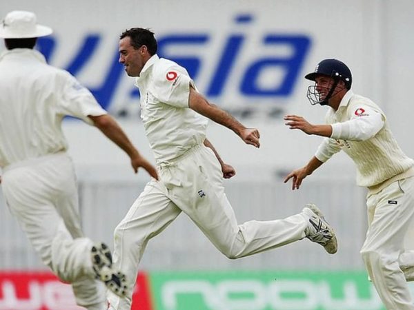 when-martin-bicknell-unleashed-his-three-card-trick-the-oval.Click to read full article.