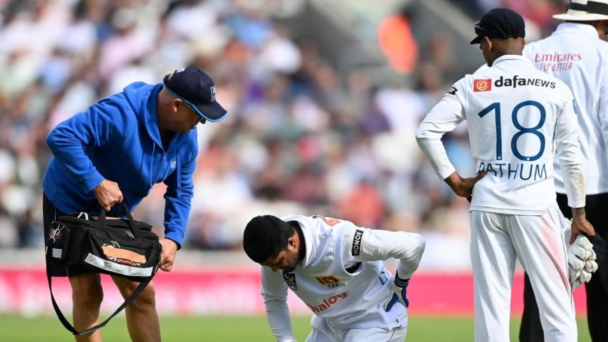 Dinesh Chandimal, holding his back, after an injury during the third England-Sri Lanka Test at the Kia Oval