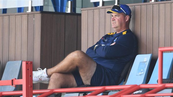 bat-ground-glove-mickey-arthur-fumes-after-strange-joe-root-reprieve.Click to read full article.