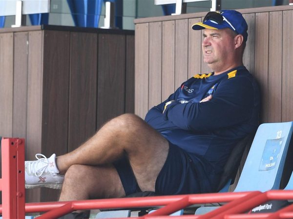 bat-ground-glove-mickey-arthur-fumes-after-strange-joe-root-reprieve.Click to read full article.