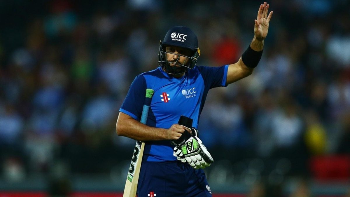 Shahid Afridi batting with runner