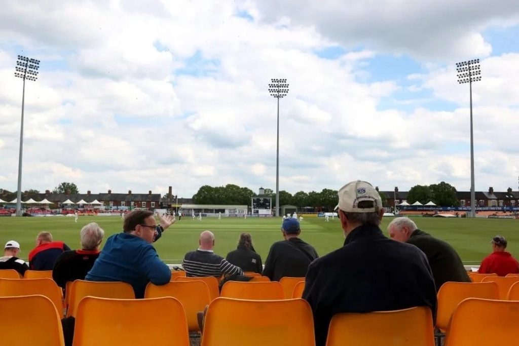 Notts lose four wickets in two balls as double-retirement gambit backfires